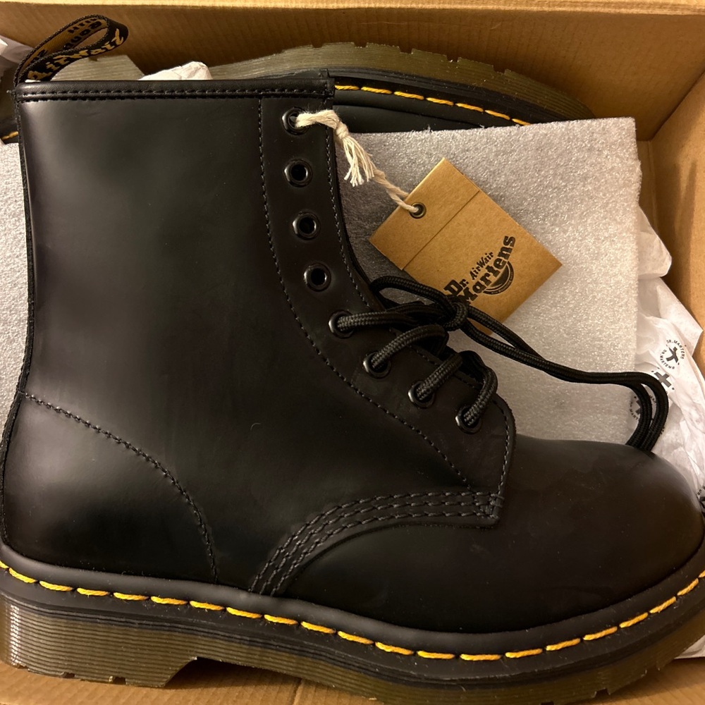 NEW Dr. Martens Black 1460 Smooth Leather Lace Up Boots (WITH TAGS & SHOE BOX)
